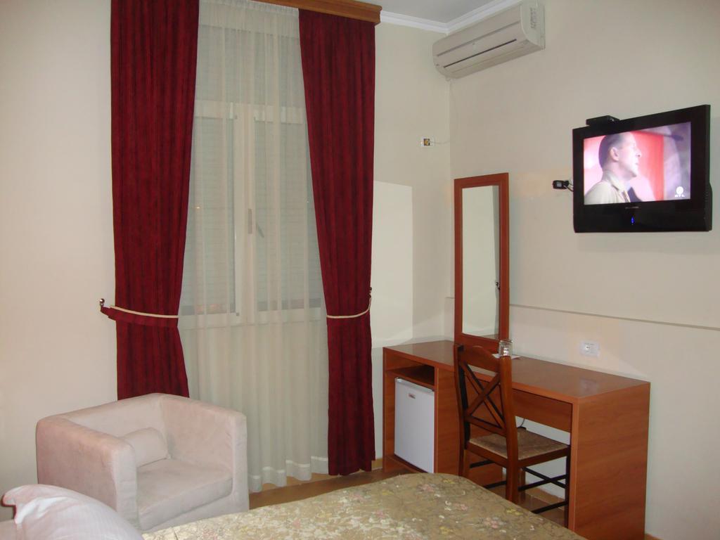 Hotel Nobel Тирана Экстерьер фото