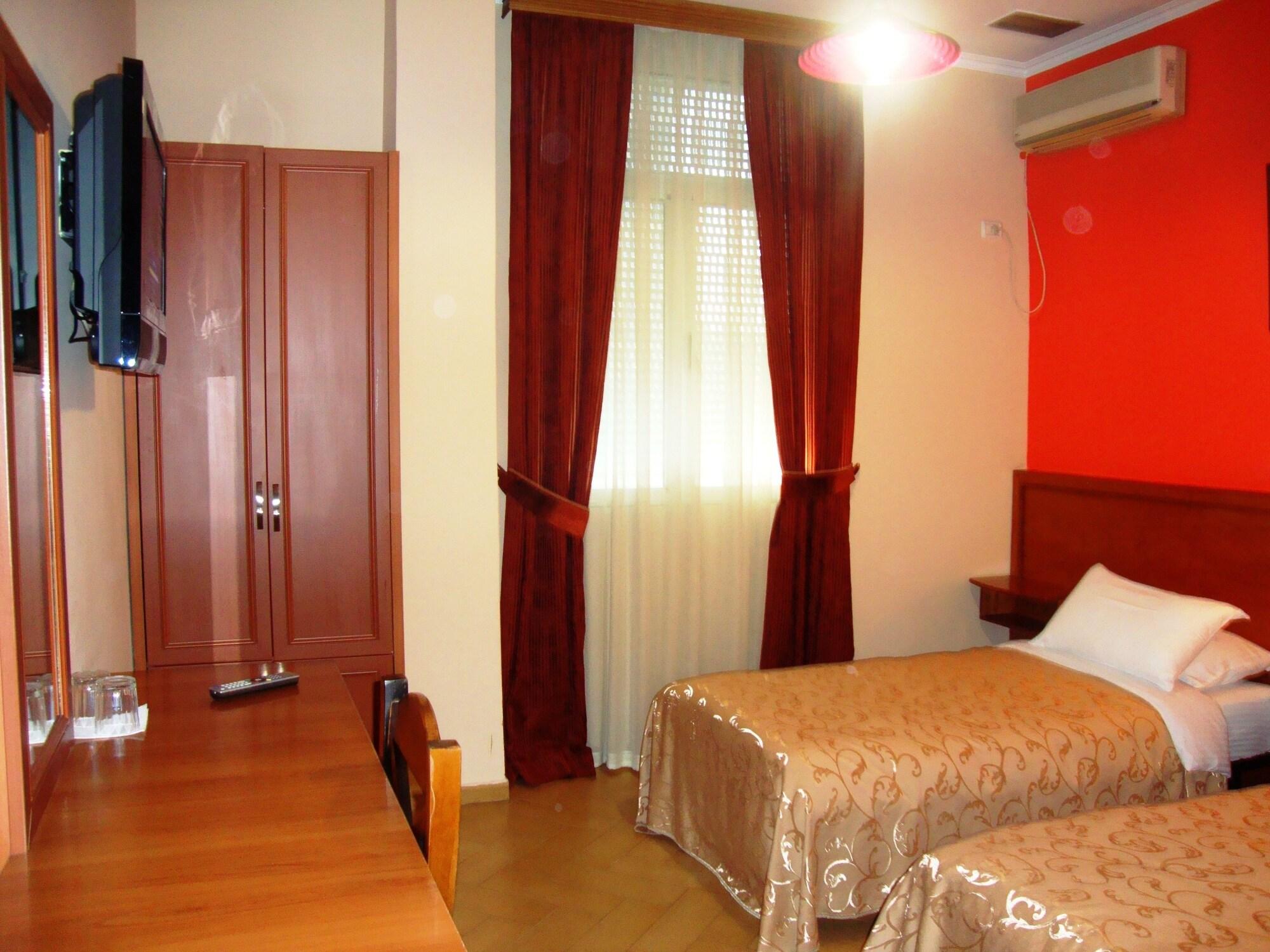 Hotel Nobel Тирана Экстерьер фото