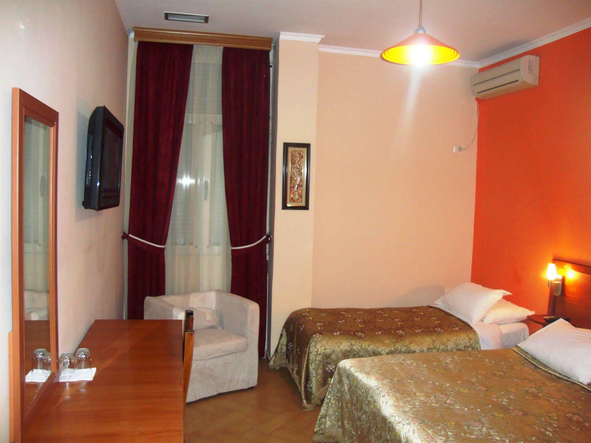 Hotel Nobel Тирана Экстерьер фото