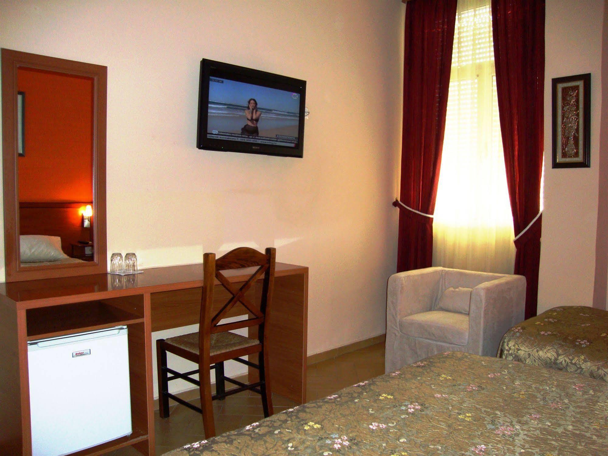 Hotel Nobel Тирана Экстерьер фото